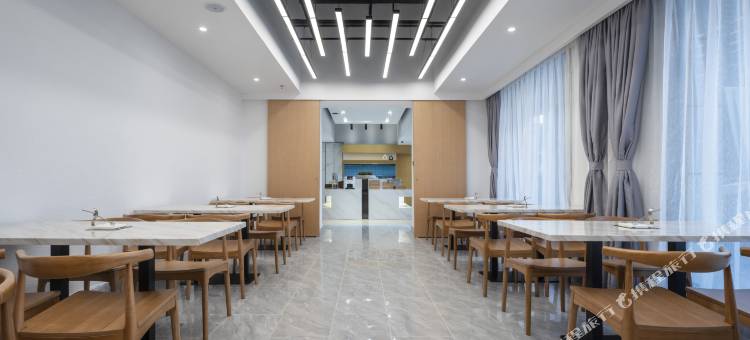 优居酒店(武汉光谷科技会展中心大悦城店)图片