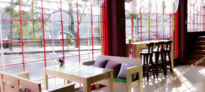 凤凰老同学宾馆图片