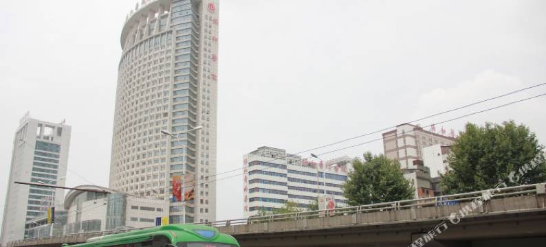 武汉金茂宾馆(协和医院中山公园地铁站店)图片