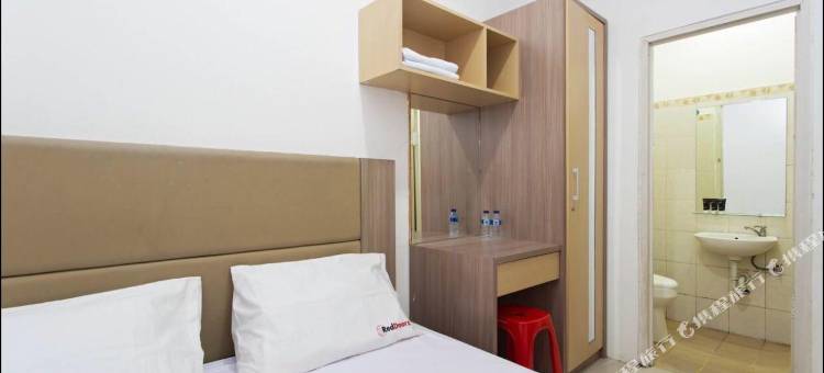 克邦卡仓红多兹酒店(RedDoorz @ Kebon Kacang)图片