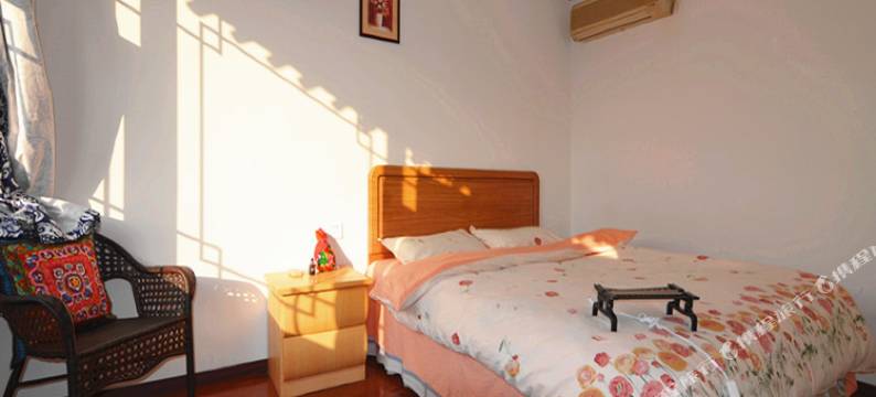 北京传统式中国建筑庭院四合院图片