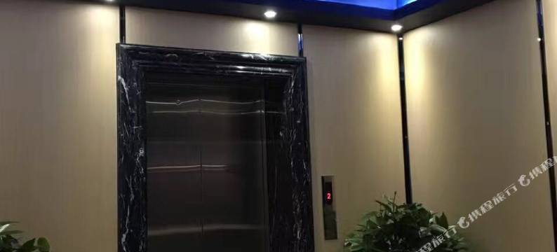 易佰良品酒店(上海青浦工业园区新城地铁站店)图片