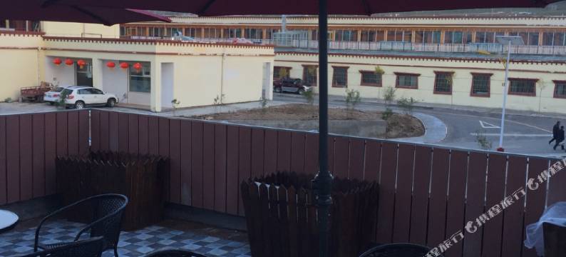 青海湖莫热林卡酒店(二郎剑景区店)图片