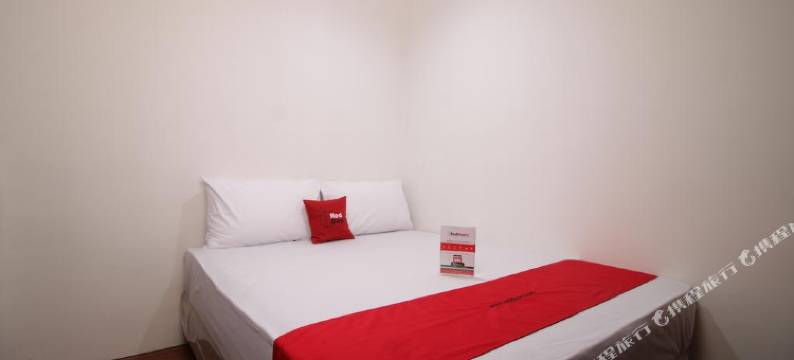 RedDoorz Near Padma Beach图片