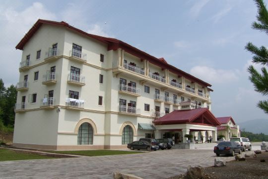 辉南玛珥湖山庄