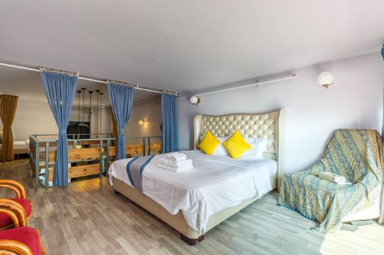 广州长隆旁工业风浪漫复式公寓