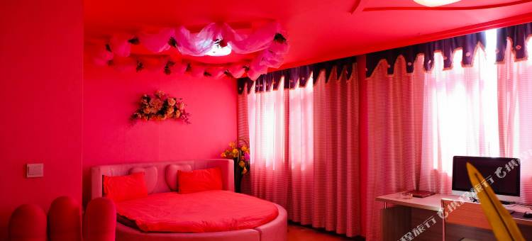 乌鲁木齐第1站主题宾馆(新疆职业大学喀什路校区粮校市场店)图片