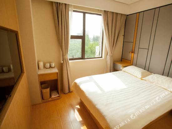 如家睿柏·雲酒店(上海虹橋火車站國展中心京華路店)