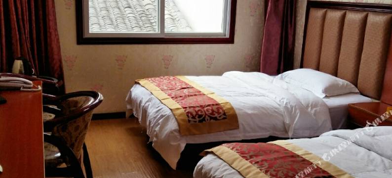 泸定场口客栈图片