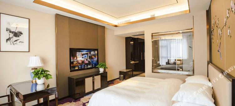 卢氏国际酒店图片