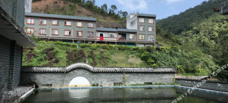 岑溪天龙山庄图片
