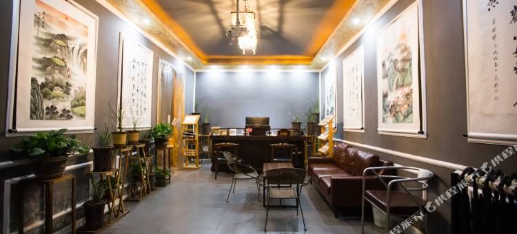 凤凰秋夜山居图片