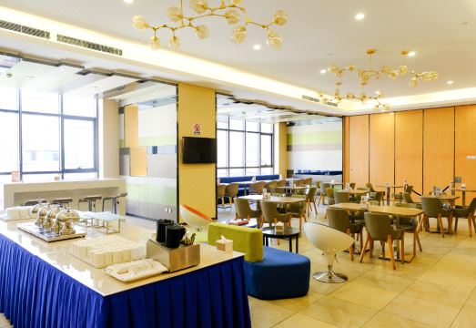 Holiday Inn Express Zhangjiakou    Park ViewHotel Overview