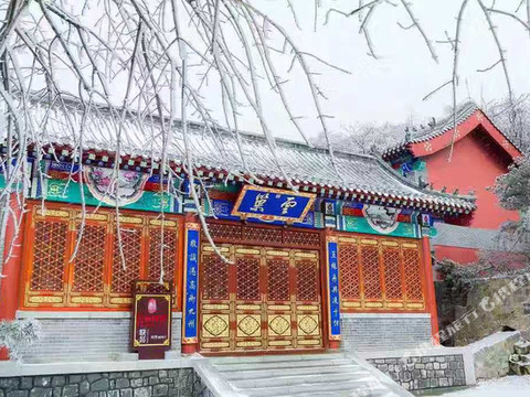 泰安云巢宾馆(泰山顶店)