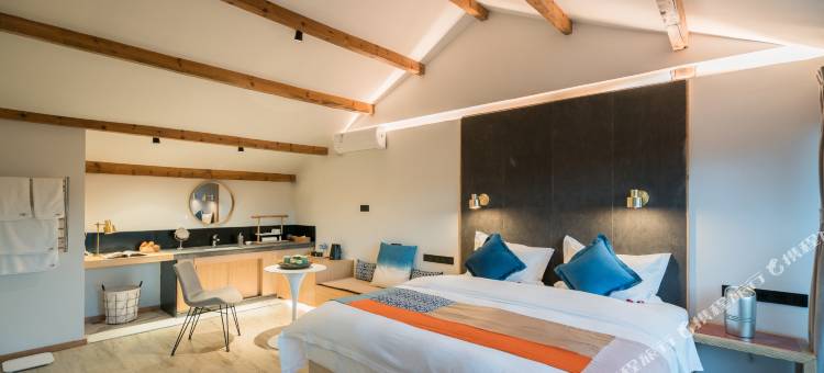 泸沽湖半山阳光精品客栈图片