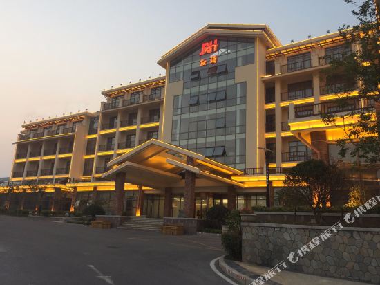 Hotels In Laoshan Scenic Area Qingdao Tripcom - 