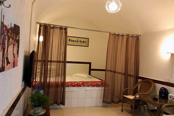 选择房间开业:2018雷家大院采用传统的陕北地区窑洞风格装修,设施设备