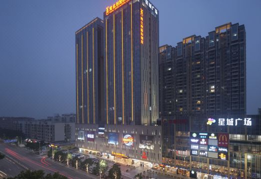 维也纳国际酒店（肇庆市中心湖景店）外景图