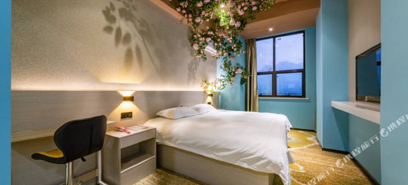 万优轻奢酒店(银川宁大怀远夜市店)图片