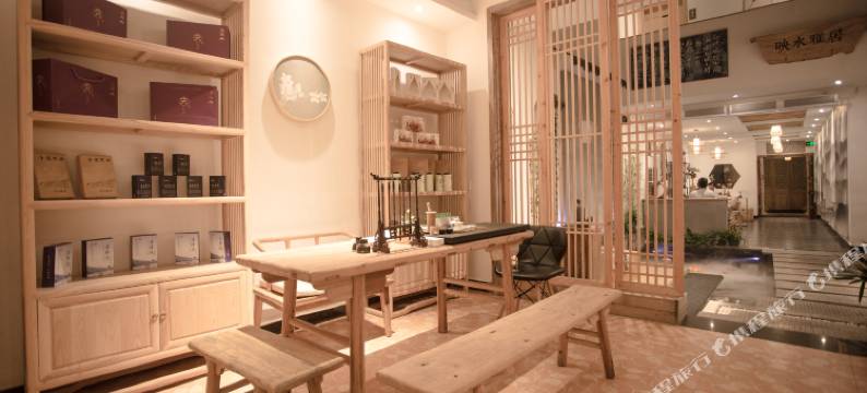 凤凰山前月下江景民宿图片