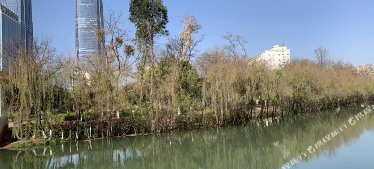 IU酒店(昆明西山万达广场火车站店)图片