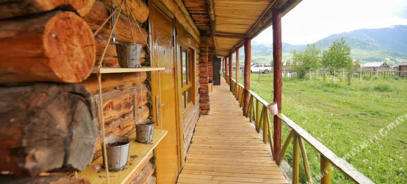 喀纳斯水云山居图片