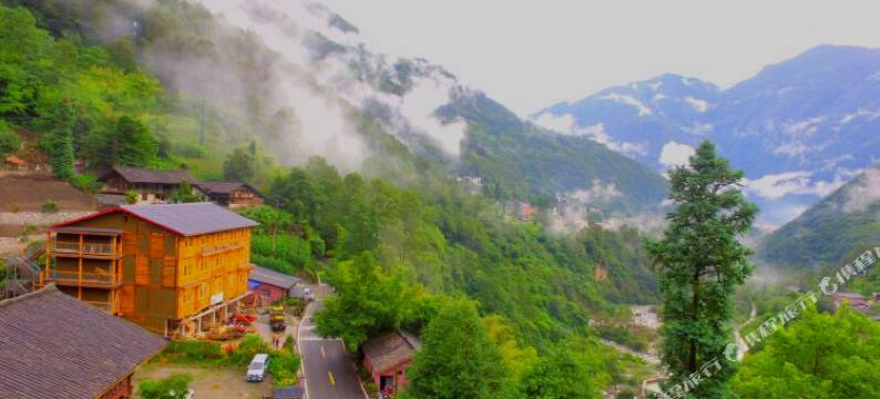 海螺沟木林森村温泉酒店图片