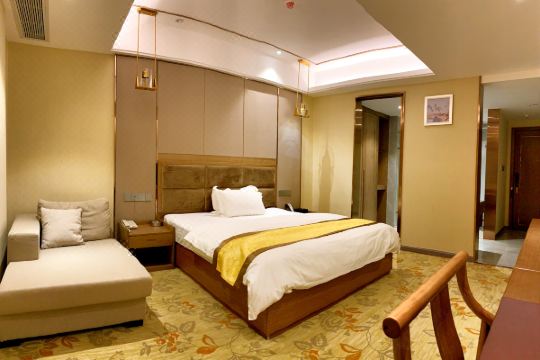 选择房间开业:2019遂溪星巴达假日酒店位于充满渔港风情的旅游镇