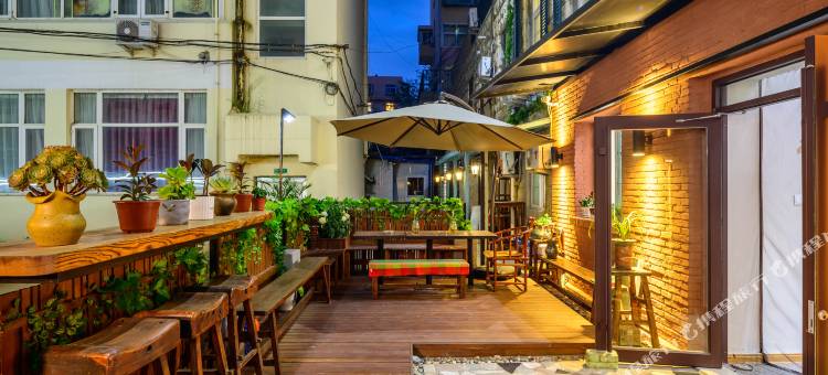 青岛隐栖山居民宿(中山公园广饶路地铁站店)图片