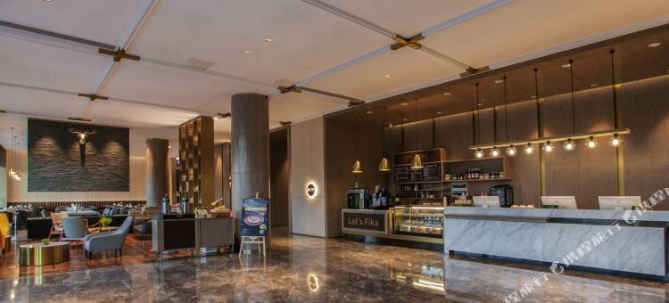 宜尚PLUS酒店(武汉东湖学院大花岭地铁站店)图片