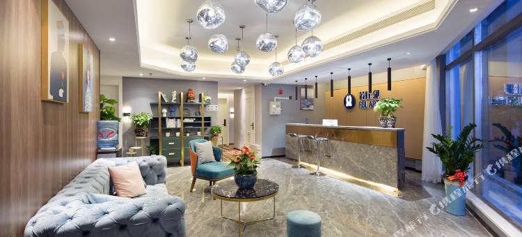 若比邻高空江景轻奢酒店(万达广场培元桥地铁站店)图片