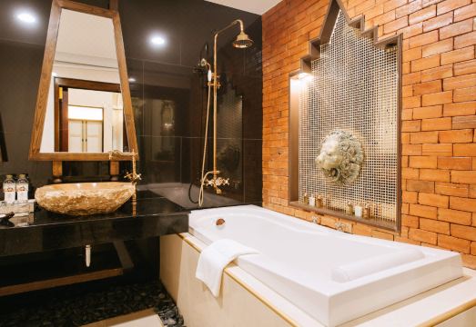 Chuchaiburi Sri Amphawa Hotel Overview