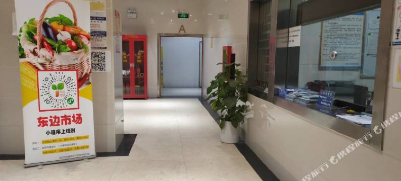 深圳夕阳下的小屋图片