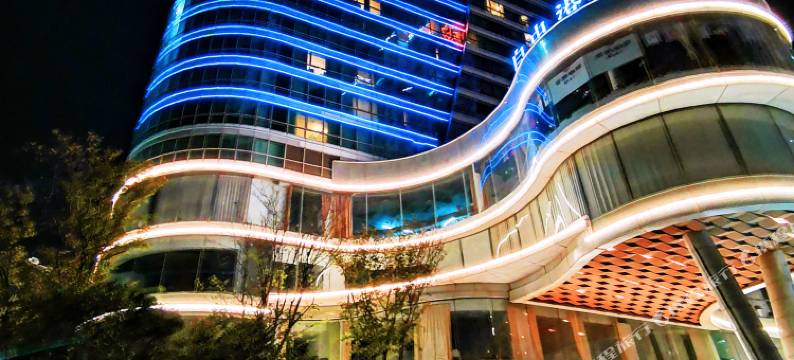 瑞蓝铂悦精筑公寓(青岛火车站店)图片