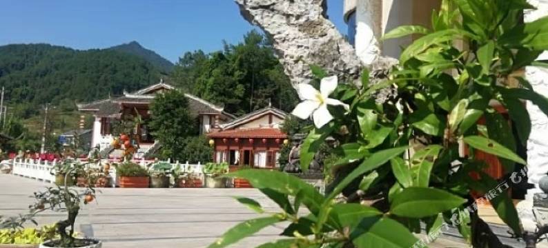 重庆卧龙居山庄图片