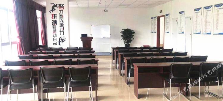 回禾塞拉同酒店(遵义高铁站店)图片