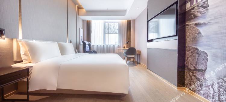 深圳光明新城凤凰城地铁站亚朵酒店图片