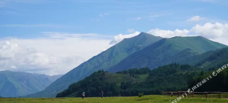 禾木阳光小木屋图片
