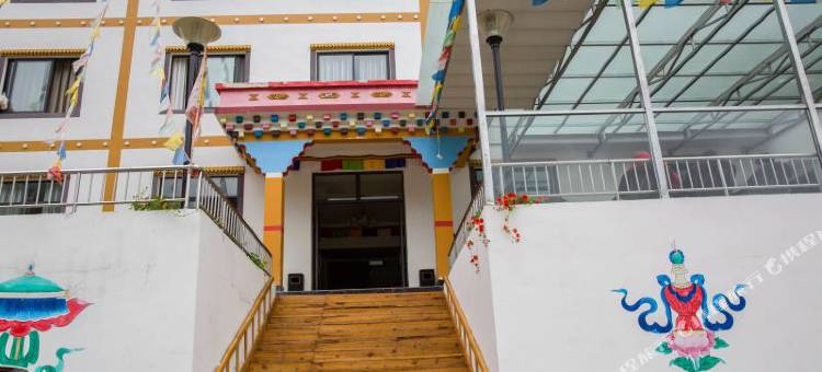 宝兴麓院山庄图片