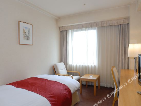 松本清(本八幡駅前)