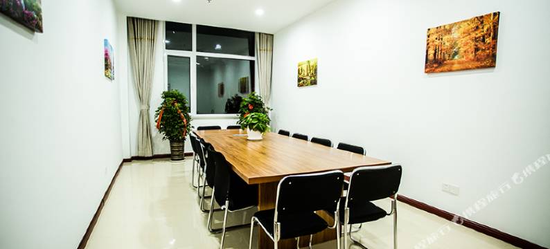 青岛赫润酒店(动车小镇店)图片