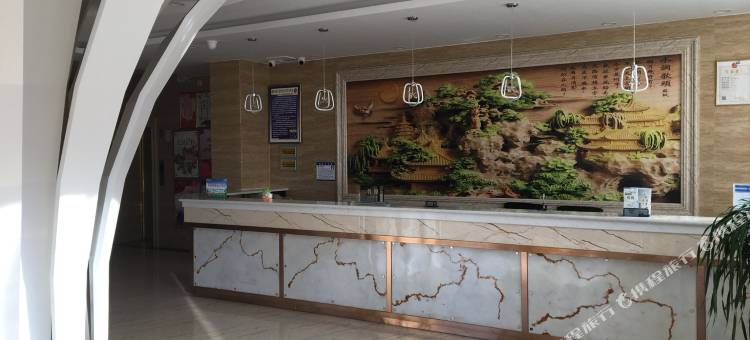 大柴旦慕山丽璟假日宾馆(翡翠步行街店)图片