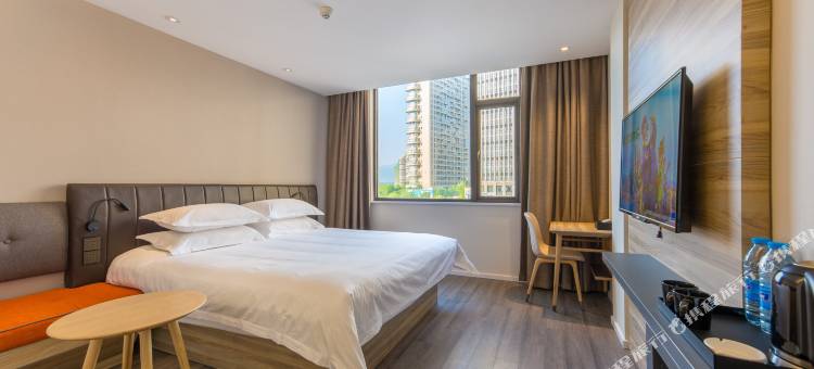 INTO云柏酒店(横店影视城步行街店)图片