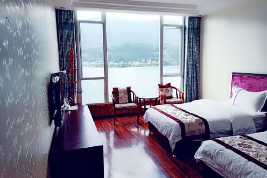 雷波马湖大酒店