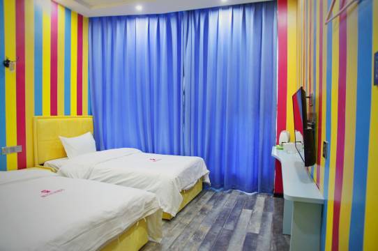 蜜恋花语精品酒店(郑州省体育中心店)