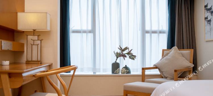 云孚里酒店(自贡彩灯公园梵华购物广场店)图片