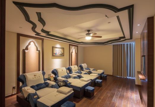 Skyline & Cloud HotelHotel Overview