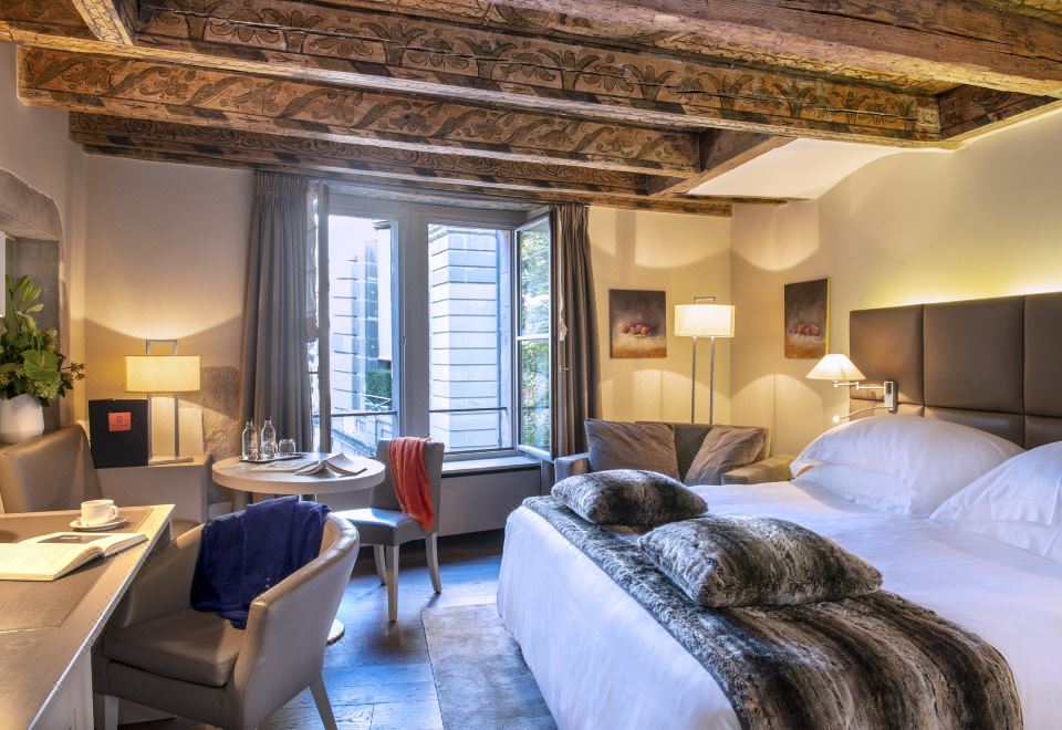 Hôtel les ArmuresOver view