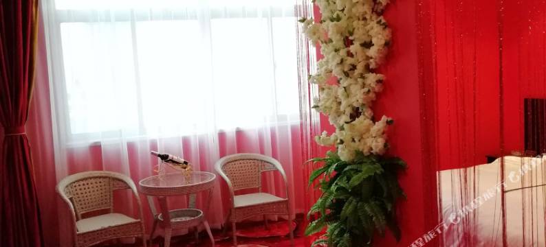 洛南樱花主题酒店图片