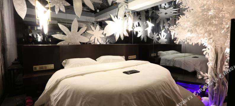 悦爱精品主题酒店(北京十里河地铁站店)图片